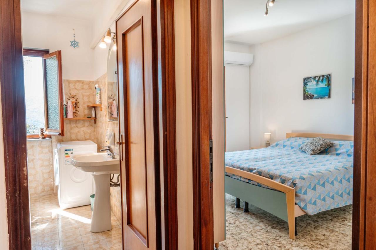 Villa Turri House--- Wifi -Garden-Parking -Balcony à Recco Extérieur photo